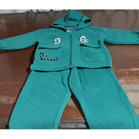 Conjunto Deportivo Verde Con Capucha Talla 6 Es Nuevo