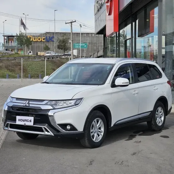 Mitsubishi Outlander 2023