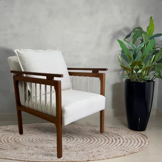 Poltrona Sala Decorativa Ayla Boucle Bege Base De Madeira