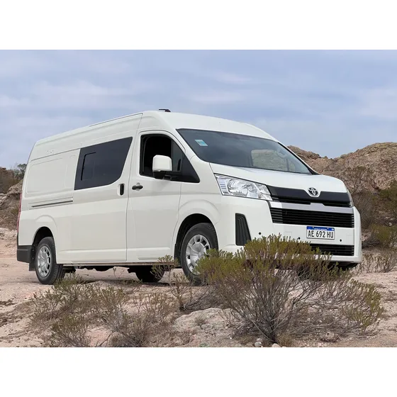 Toyota Hiace 2.8 Tdi Furgón 6at L2h2 3a 5p