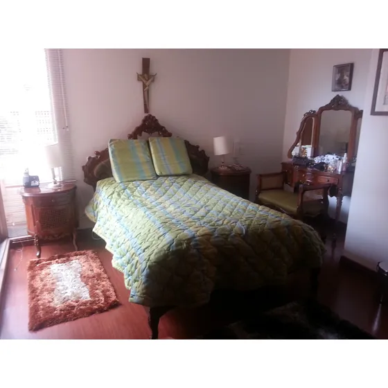 Muebles Alcoba Estilo Reina Ana, Cama Y 2 Mesas Noche