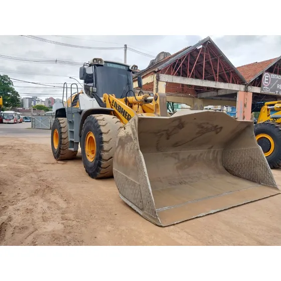  Carregadeira Liebherr L580 28t.caç.5m³ 2009 8.900hs Repasse