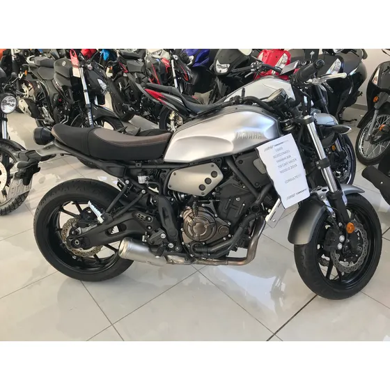 Café Racer Impecable, Valijas Y Accesorios Givi Para Viaje