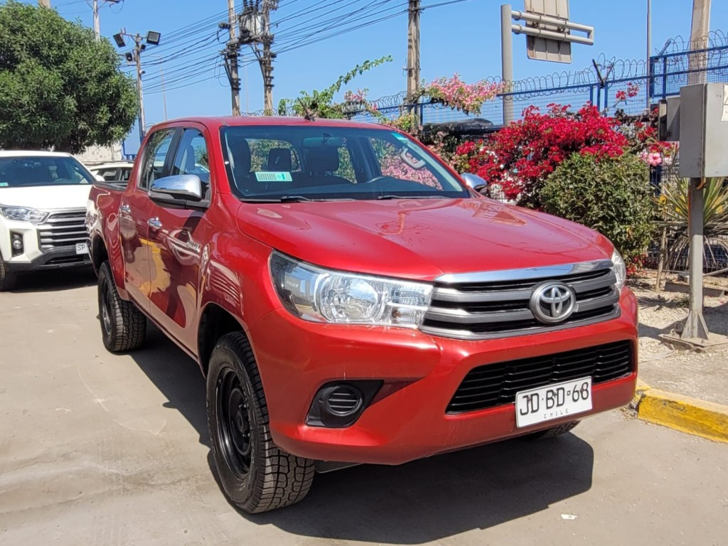 Toyota Hilux Dc 4x2 Diesel 2.4 Mt Sr