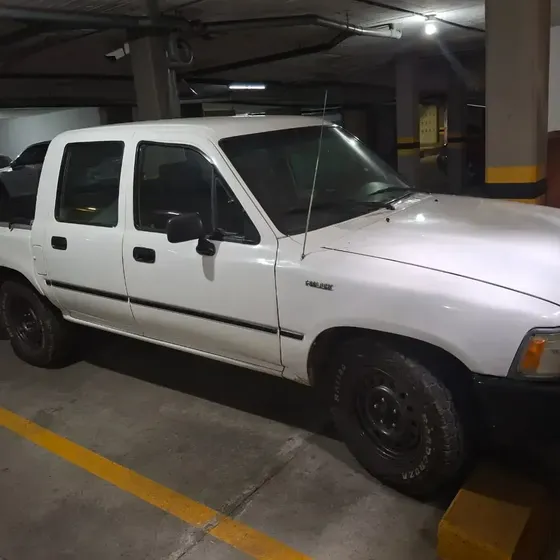 Toyota Hilux 1999 2.4l 117 Hp 4x2