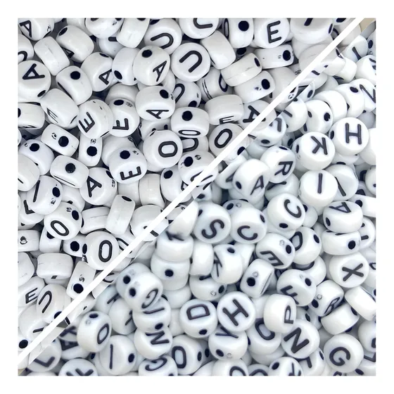 Entremeio Miçanga Letra Alfabeto Vogais 720 Peças Brinde Cor Branco C/ Preto Artesanato Bijuteria Presente