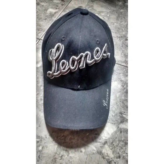 Gorras Y Chaqueta De Los Leones De Caracas 