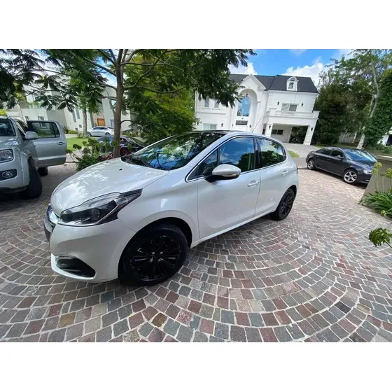 Peugeot 208 1.6 Feline