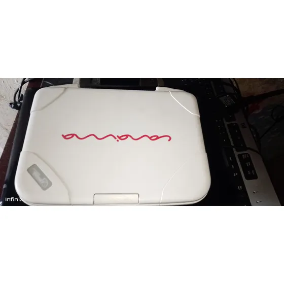 Mini Laptop Letras Rojas (55$), Teclado Defectuoso (usada)
