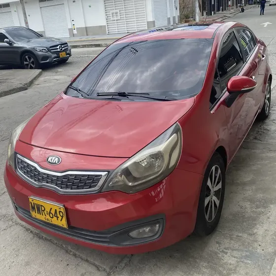 Kia Rio 2013 1.4 5 P