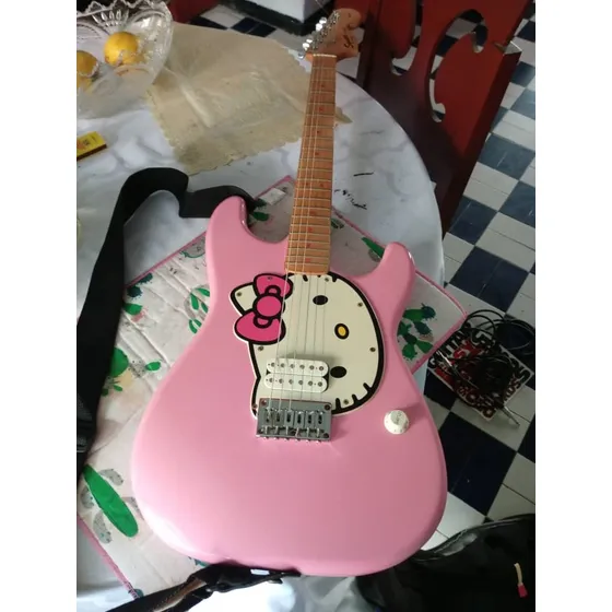 Fender Squier Hello Kitty Ed. Limitada - Guitarra Eléctrica