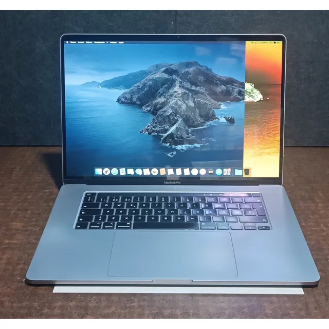 Apple Macbook Pro I9 16  Detalle En Pantalla Plata