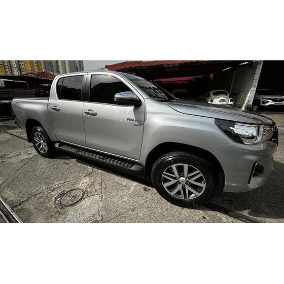 Toyota Hilux 2.7 Srv Cab. Dupla 4x4 Flex Aut. 4p Gasolina E Álcool