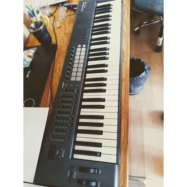 Teclado Midi Usb Novation Launchkey 61 Teclas Mk3