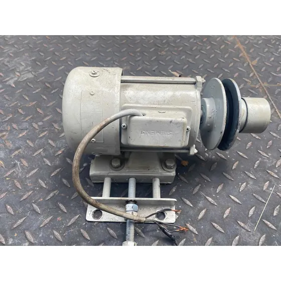 Motor De Medio Caballo Hp 1700 Rpm 220/440 Usado Ojo