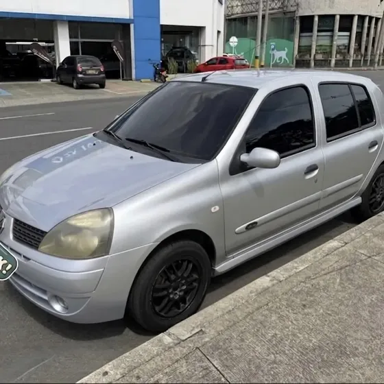 Renault Clio 2009 Full Equipo