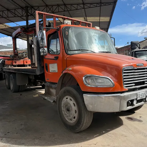 Camion Dobletroque M2 106 Freightliner
