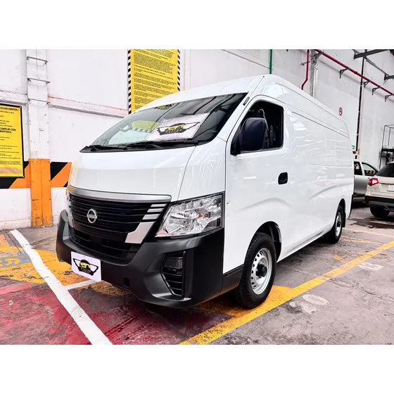 Nissan Urvan 2.5 Panel Amplia Aa Mt