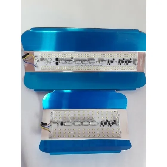 Reflector Led Liviano, 50w, 100w Y 200w. Base De Aluminio. 