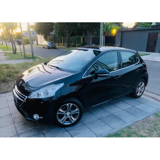 Peugeot 208 1.6 Feline