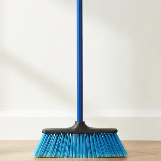 Escobillón Multiuso Azul Con Mango De Madera 120cm
