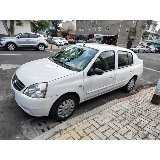Nissan Platina 1.6 Custom Mt