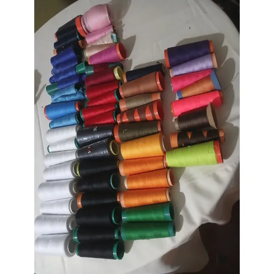 Vendo Caja Con Hilos - Algunos Nuevos Algunos Usados