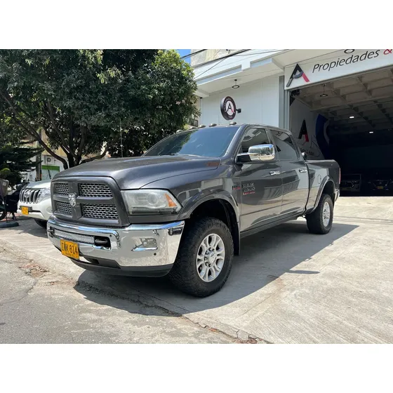 Dodge Ram 5.7 2500 Crew Cab Laramie