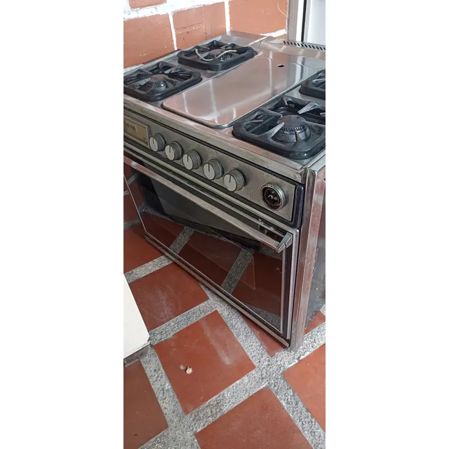 Cocina Cuatro Hornillos Y Plancha