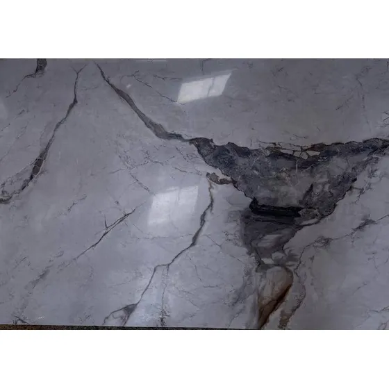 Lamina Marmolizada 2.44x1.22cm Blanco Betas Gris