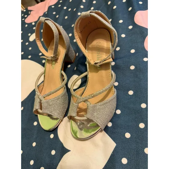 Zapatos De Fiestas Para Niña Como Nuevos Un Solo Uso