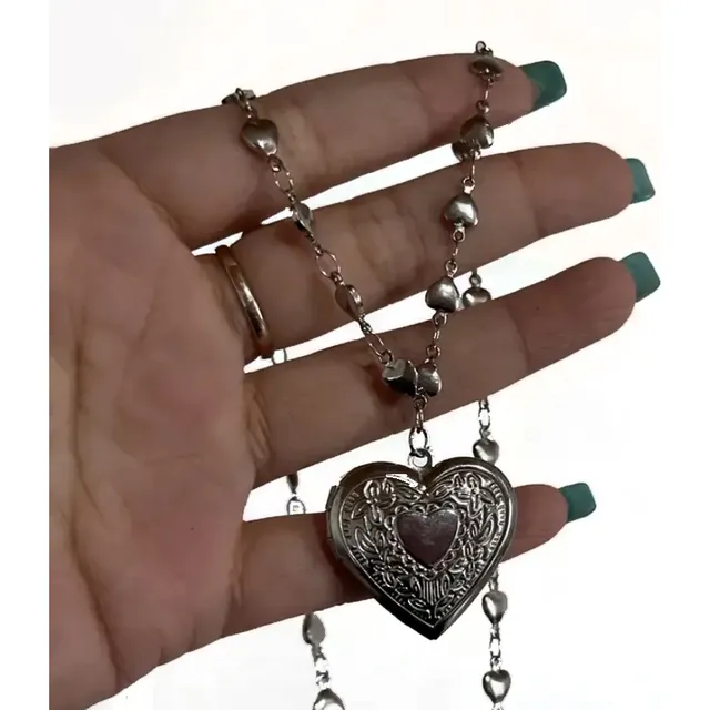 Collar Con Relicario En Forma De Corazón