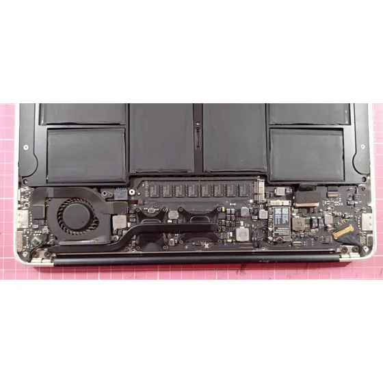 Placa Mãe Do Notebook Macbook Air 11  A1370 1 Bip C/ Defeito