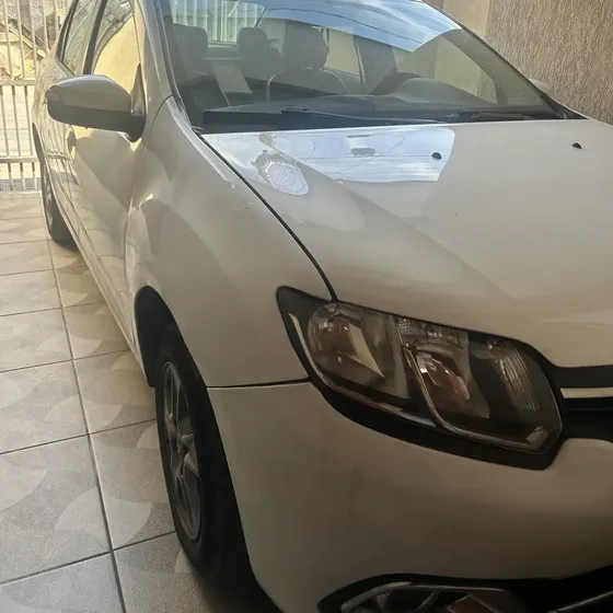 Renault Logan 2016 1.6 Dynamique Hi-power Easy-r 4p Renault Logan 2016 1.6 Dynamique Hi-power Easy-r 4p