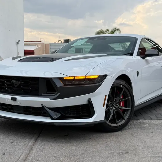 Ford Mustang 2026 5.0 V8 Dark Horse At