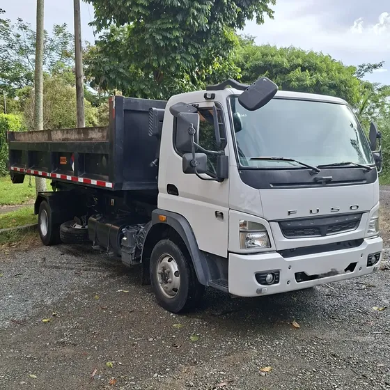 Fuso Fa Con Equipo Hidráulico Ampriroll Con Caja De 5 Metros