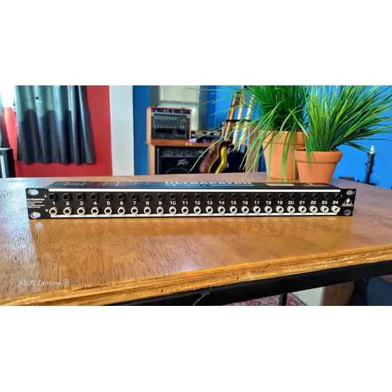 Patchbay Behringer Ultrapatch Px1000