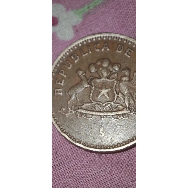 Moneda De 100 Pesos Chilena Año 1997  Con Error