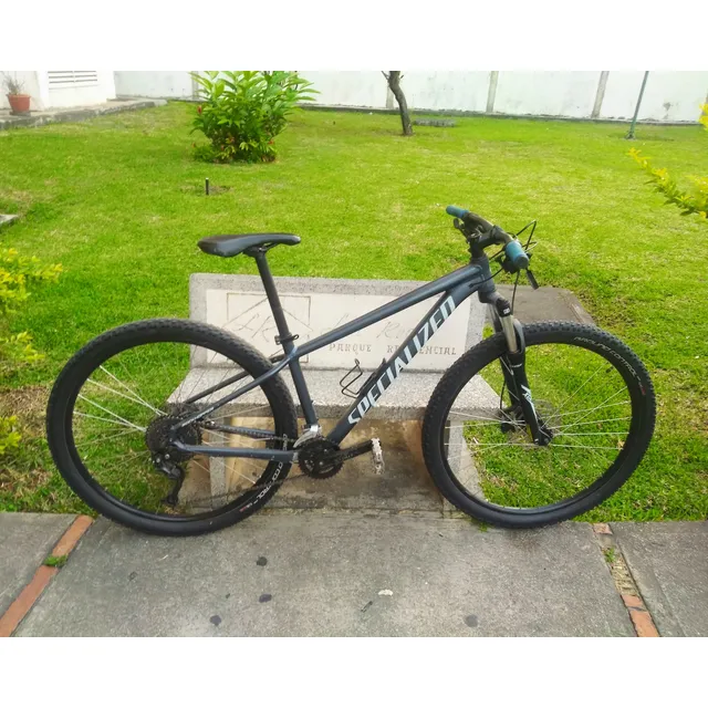 Bicicleta Specialized Rockhopper Rin 29 / Talla M / Año 2023