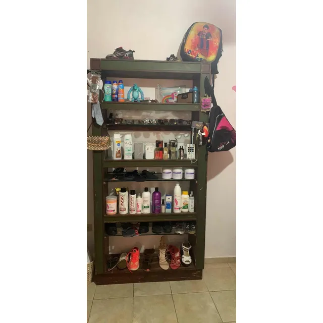 Estantes Madera Y Vidrios En Puerto Plata