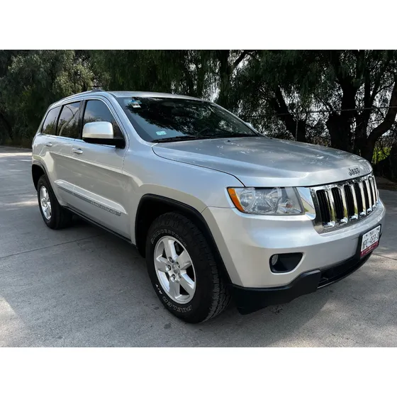 Jeep Grand Cherokee Laredo V6 4x2 At