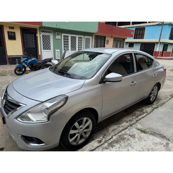 Nissan Versa 1.6 Advance