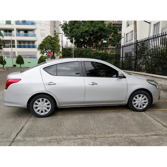 Nissan Versa 1.6 Advance
