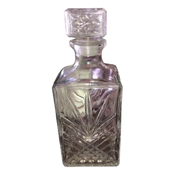 Licorera De Cristal Bohemia Tallado Con Tapa Buen Estado