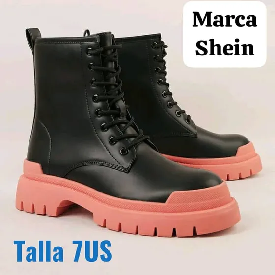 Botas Negras Con Suela Rosada. Talla 7us. Nuevas
