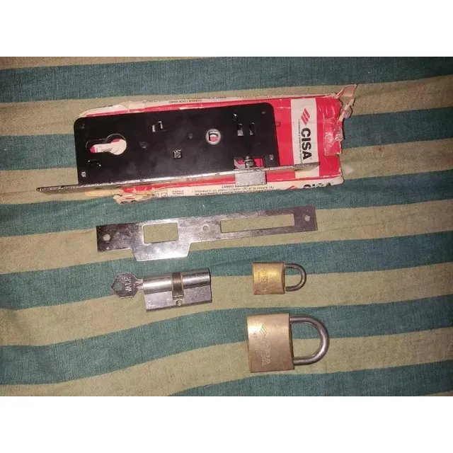 Cerradura Cisa Usada Y 2 Candados Cisa Sin Llaves