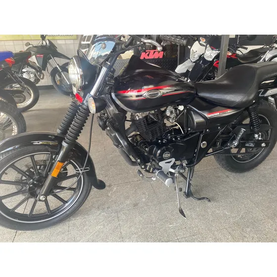 Bajaj Avenger 220 Street