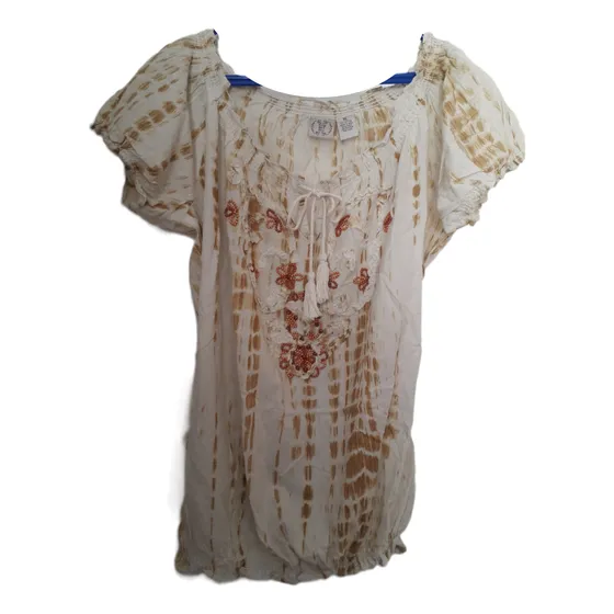 Blusa Beige Hombros Descubiertos Y Bordado Canesú - Liquido