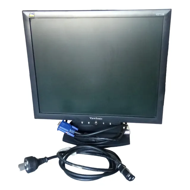 Monitores Lcd En Funcionamiento Distintas Marcas Y Medidas