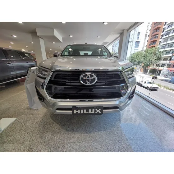 Toyota Hilux Srx 2.8 Tdi 6 A/t My 2024